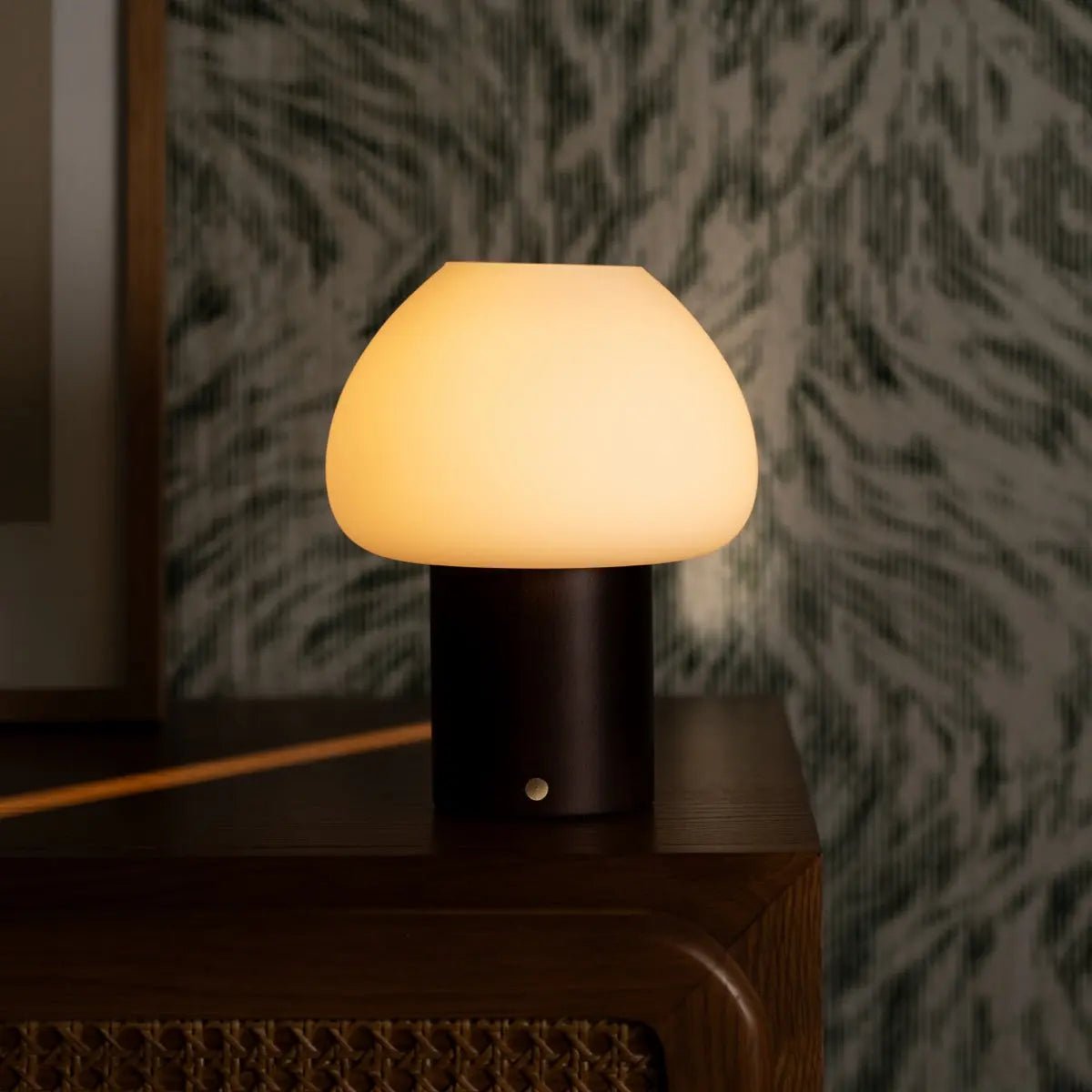 Fynn Dark Brown Wooden Lamp – Rechargeable & Dimmable Light Tavellio