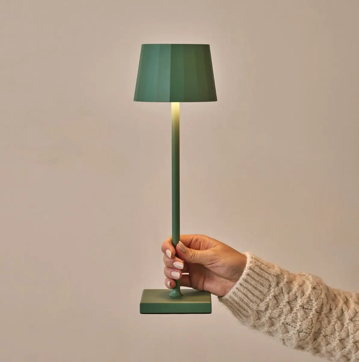 Wouter Sage Green Rechargeable Table Lamp – Wireless Charging, Dimmable, 120-Hour Battery Life Tavellio