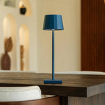 Wouter Delftware Blue Rechargeable Table Lamp – Wireless Charging, Dimmable, 120-Hour Battery Life Tavellio
