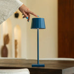 Wouter Delftware Blue Rechargeable Table Lamp – Wireless Charging, Dimmable, 120-Hour Battery Life Tavellio