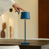 Wouter Delftware Blue Rechargeable Table Lamp – Wireless Charging, Dimmable, 120-Hour Battery Life Tavellio
