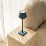 Wouter Delftware Blue Rechargeable Table Lamp – Wireless Charging, Dimmable, 120-Hour Battery Life Tavellio