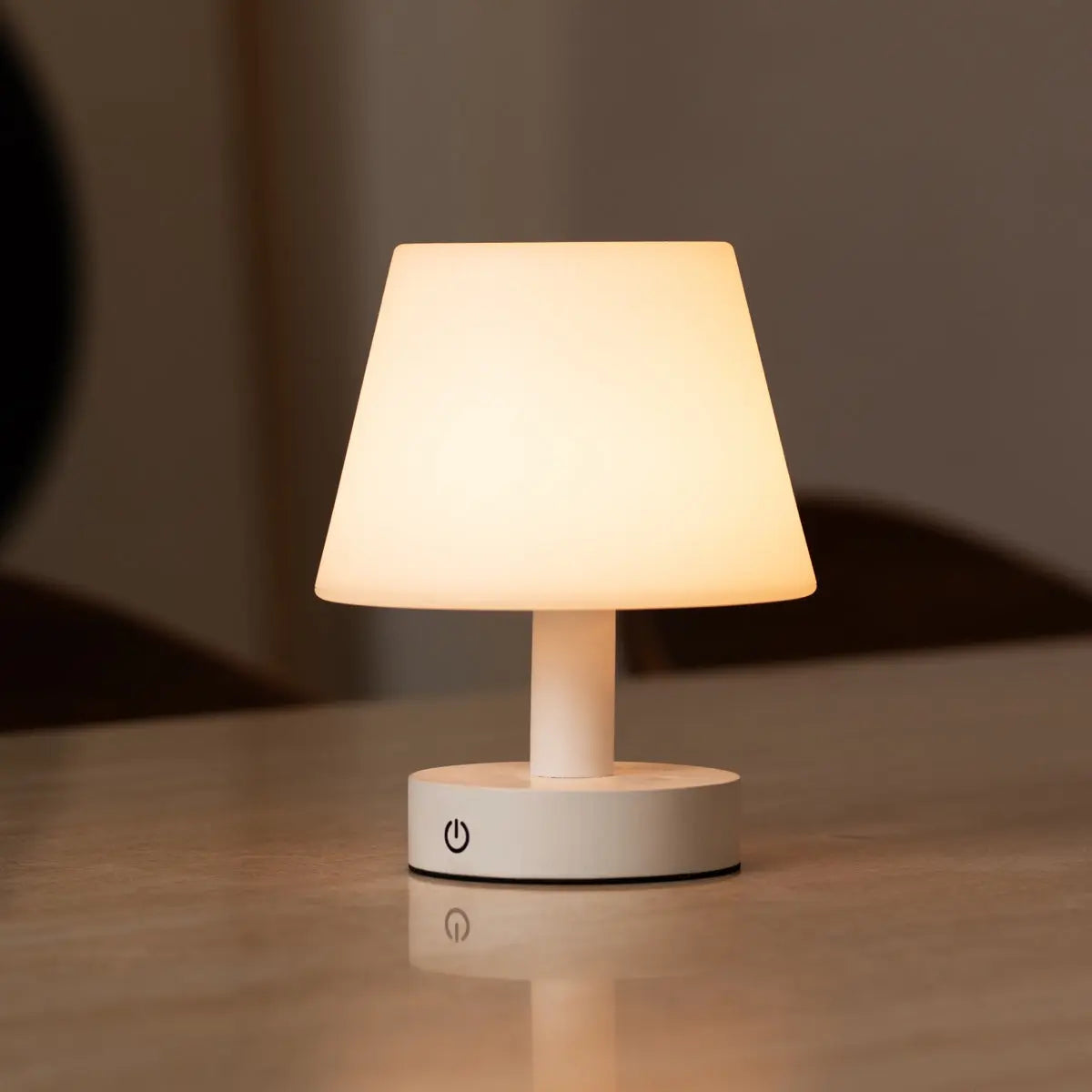 Teddy White Wooden Rechargeable Table Lamp – Dimmable, USB-C, 80-Hour Battery Tavellio