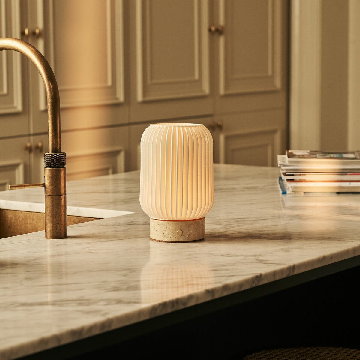 Alba Beige – Travertino Classico Travertine Rechargeable Table Lamp | Cordless, 3 Light Modes & Dimming Function