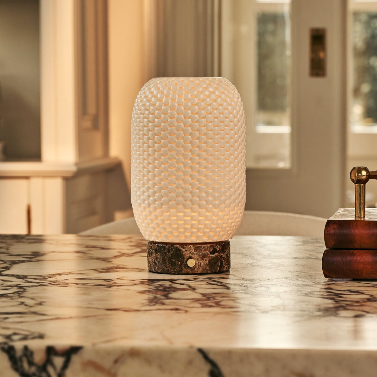 Aurora Dark Brown – Emperador Dark Marble Cordless Table Lamp | 3D-Printed Porcelain, Dimmable & Up to 100 Hours of Battery Life